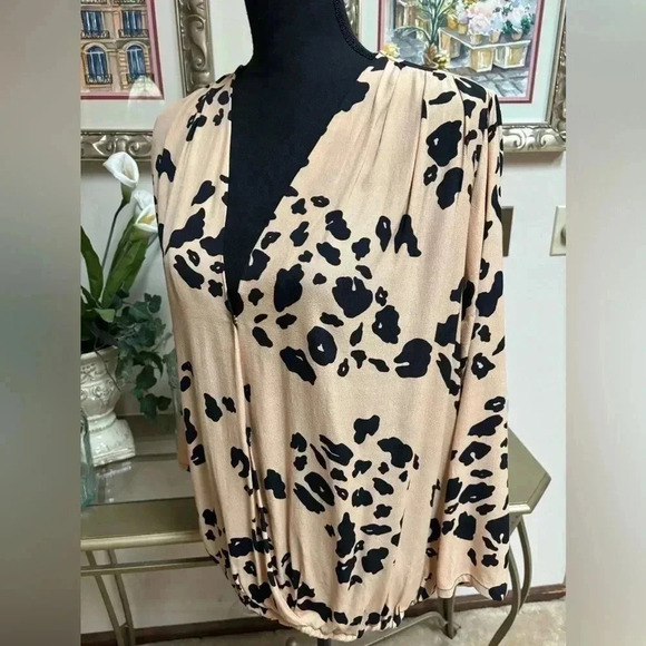 SAM & LAVI CHEETAH PRINT FAUX WRAP V-NECK BLOUSE SIZE SMALL🤎🖤 - Picture 7 of 8